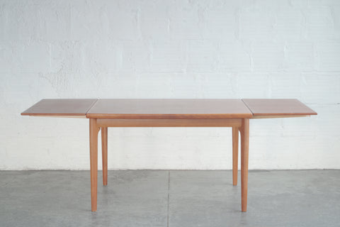 Glostrup Extendable Dining Table