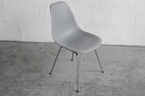 Herman Miller Plastic Eames Shell Chair