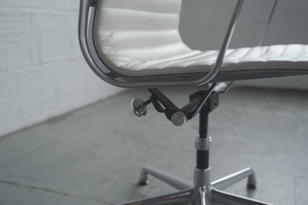 Eames Aluminum Group Chair