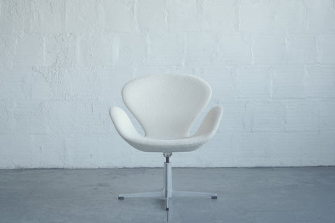 Arne Jacobsen Swan Chair