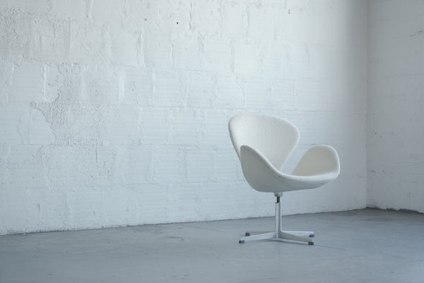 Arne Jacobsen Swan Chair