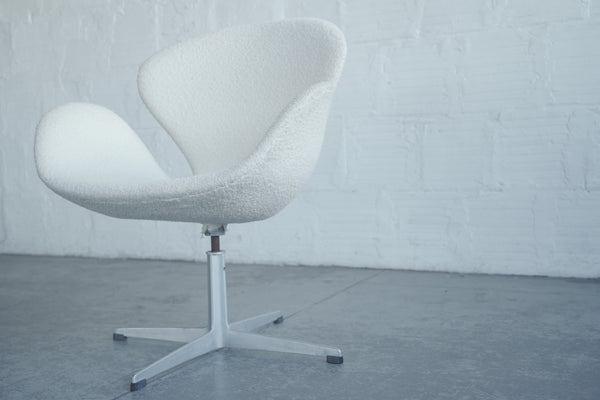 Arne Jacobsen Swan Chair
