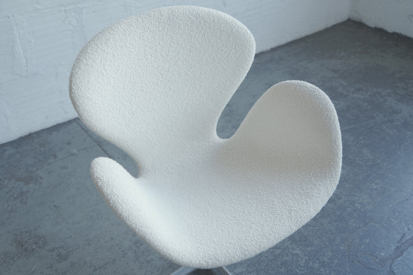 Arne Jacobsen Swan Chair