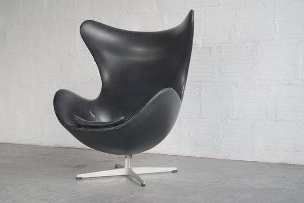 Arne Jacobsen Vinyl Egg Chair