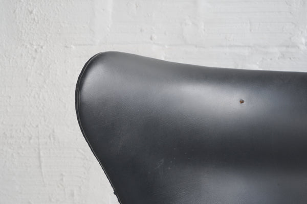 Arne Jacobsen Vinyl Egg Chair