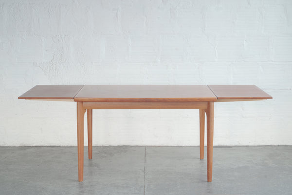Glostrup Extendable Dining Table