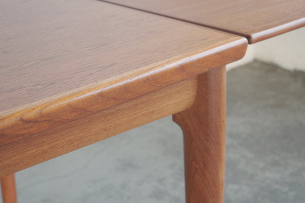 Glostrup Extendable Dining Table