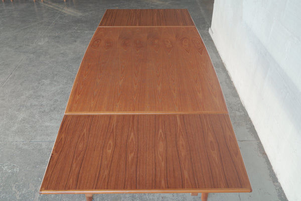 Glostrup Extendable Dining Table