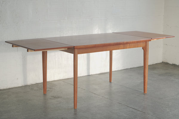 Glostrup Extendable Dining Table