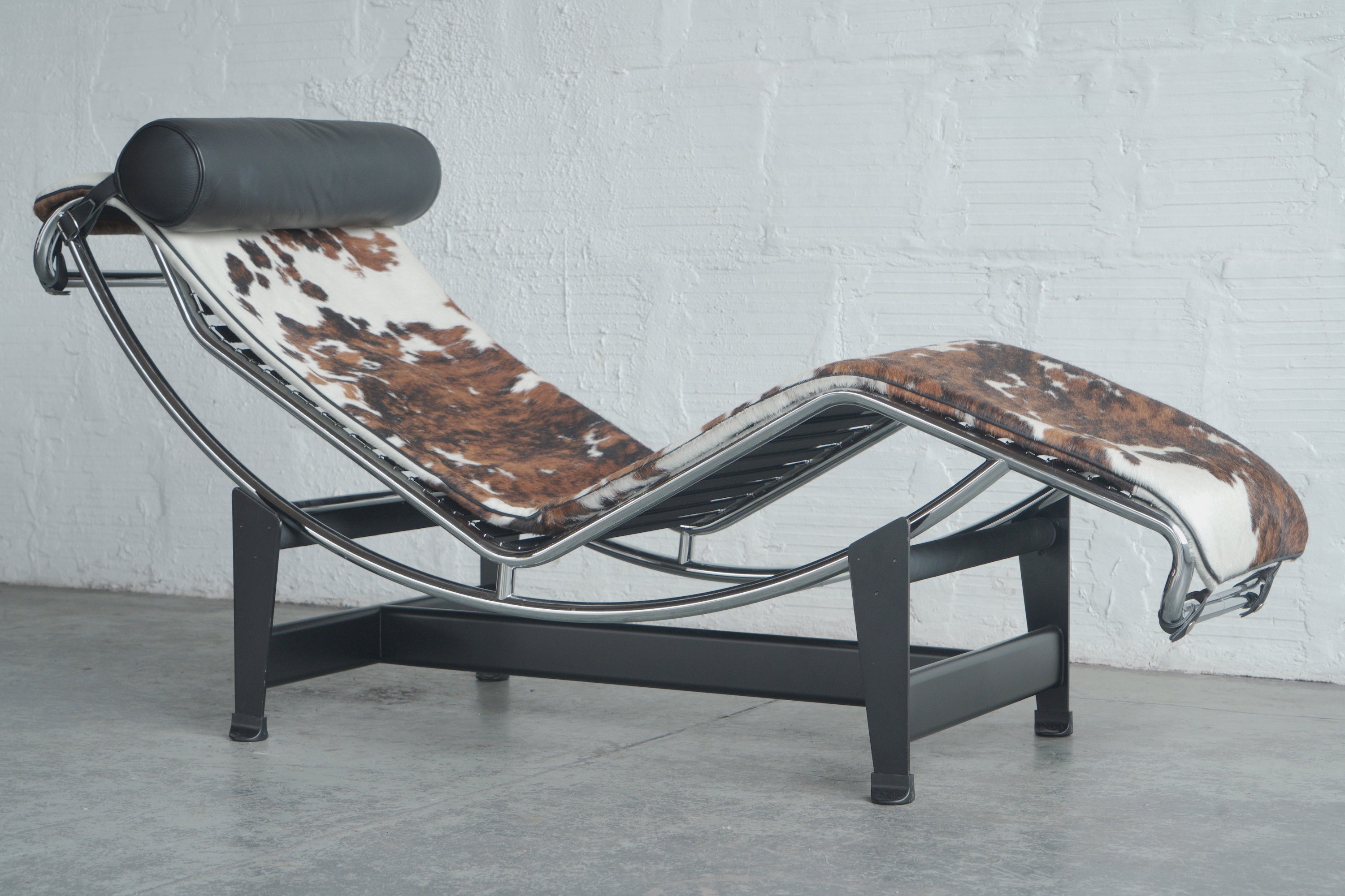 LC4 Cowhide Chaise Lounge