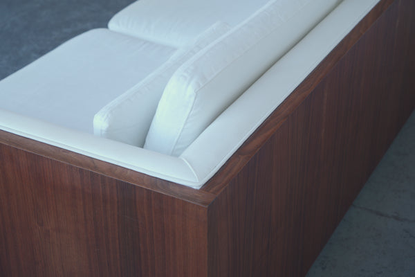 Van Dyver Witt Manufacturing Case Sofa