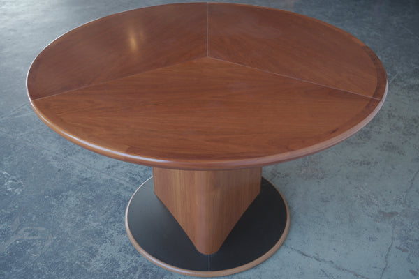 Skovby SM33 Exapnding Butterfly Table