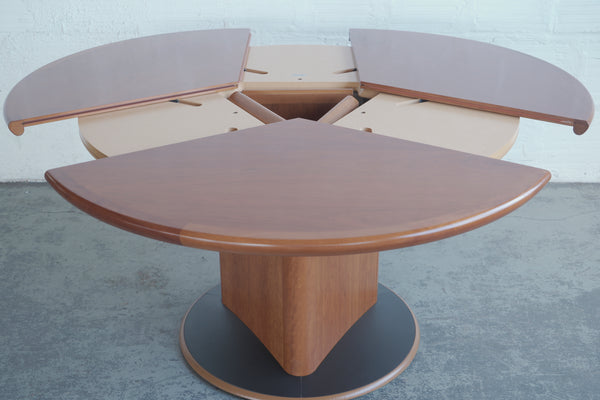 Skovby SM33 Exapnding Butterfly Table