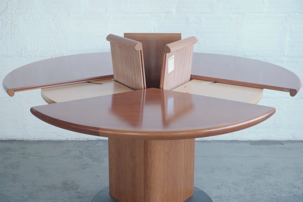 Skovby SM33 Exapnding Butterfly Table