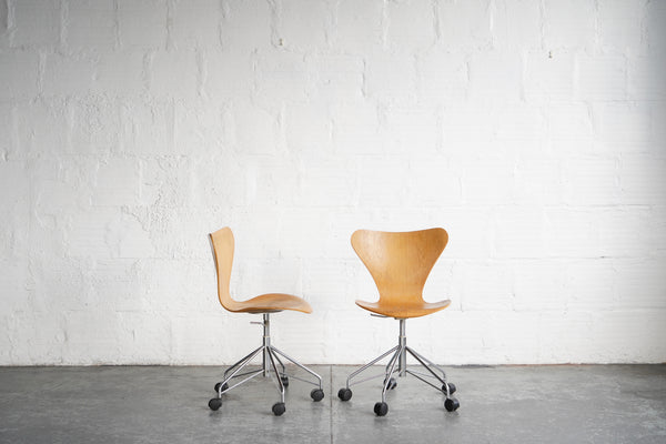 Series 7 Swivel Chairs  by Fritz Hansen