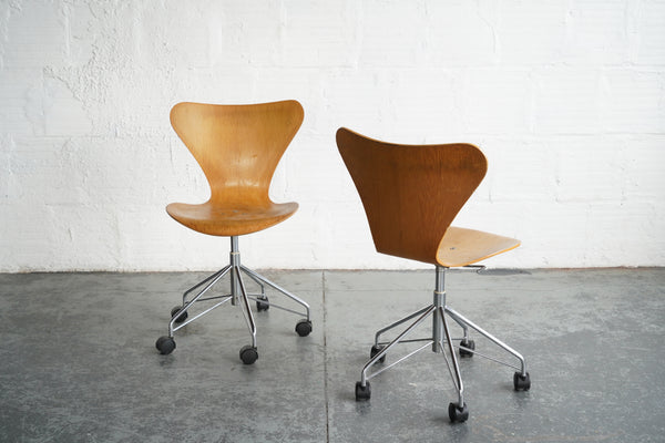 Series 7 Swivel Chairs  by Fritz Hansen