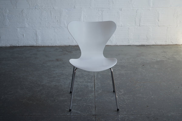 Arne Jacobsen Series 7 Chairs in White