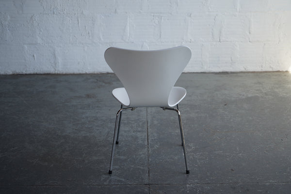 Arne Jacobsen Series 7 Chairs in White
