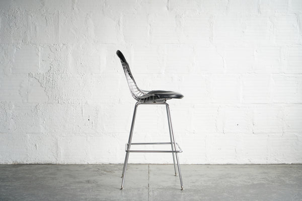 Wire Shell with "Bikini" Leather Seat Pad on H base