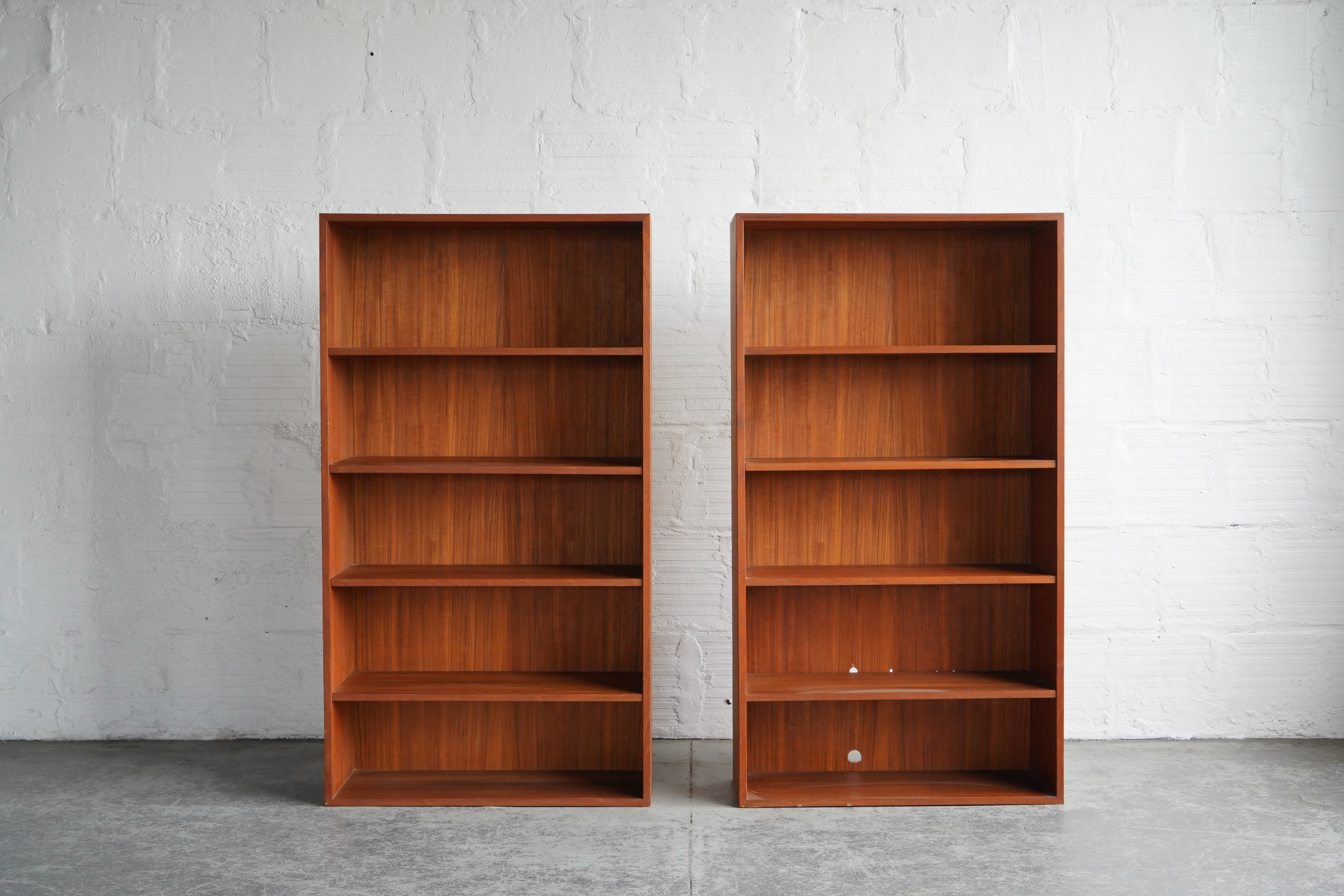 Teak Bookshelves – The Good Mod