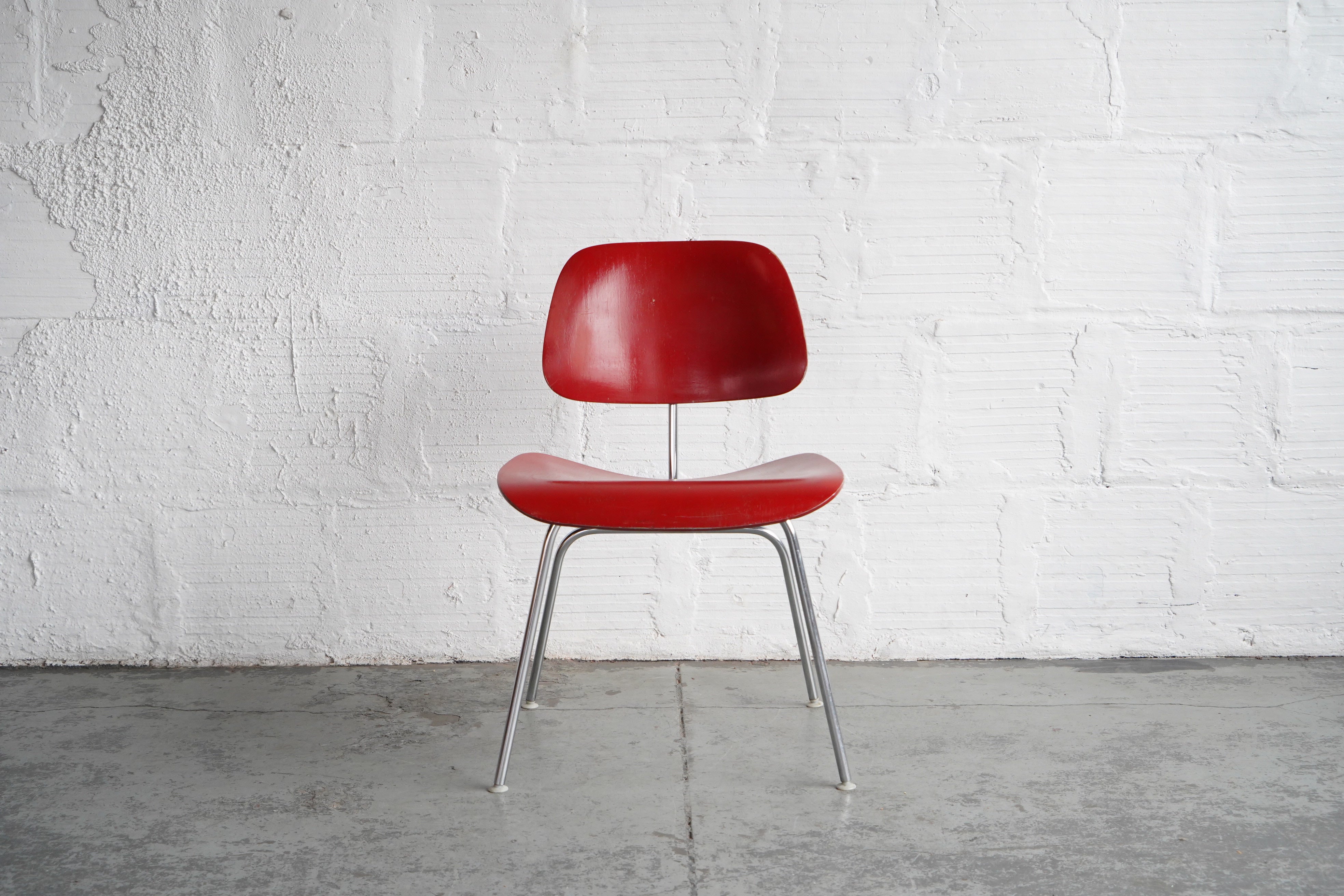 cigaret trofast Besætte Red Eames Herman Miller 1940's DCM Dining Chair – The Good Mod