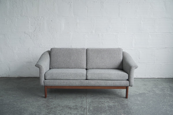 Dux of Sweden Loveseat