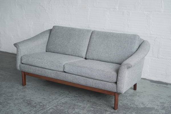 Dux of Sweden Loveseat