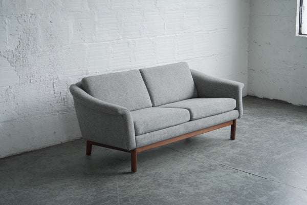Dux of Sweden Loveseat