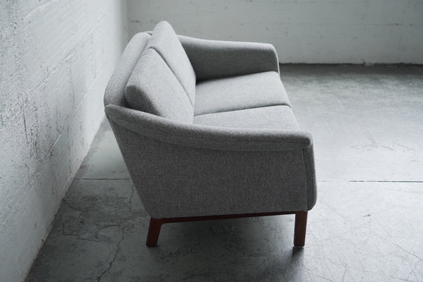 Dux of Sweden Loveseat