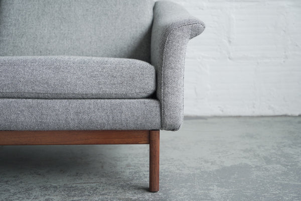Dux of Sweden Loveseat