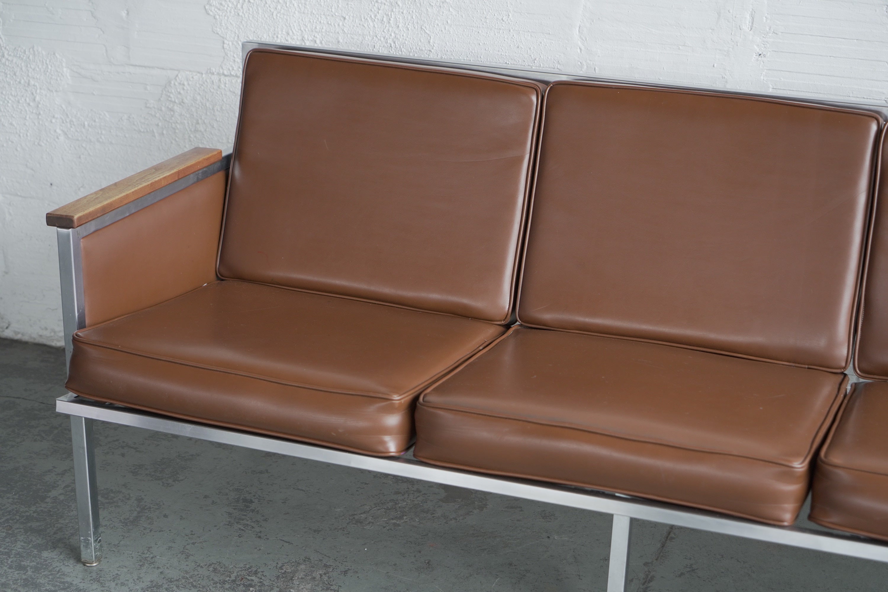 Vintage vinyl deals couch