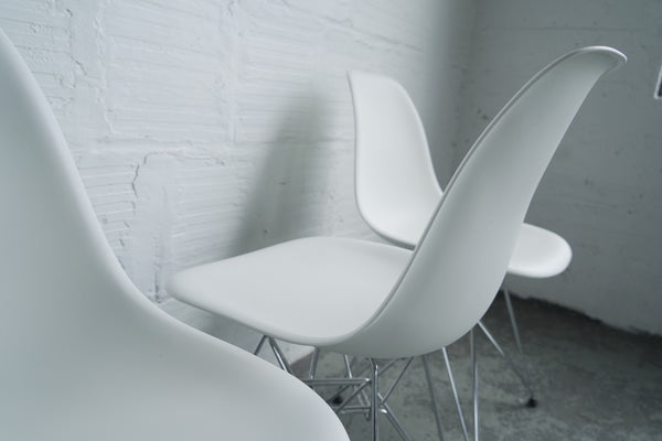 Eames Molded Plastic Side Chairs – The Good Mod