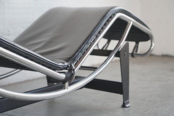 LC4-Style Chaise Lounge