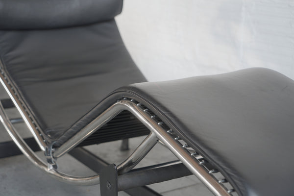 LC4-Style Chaise Lounge