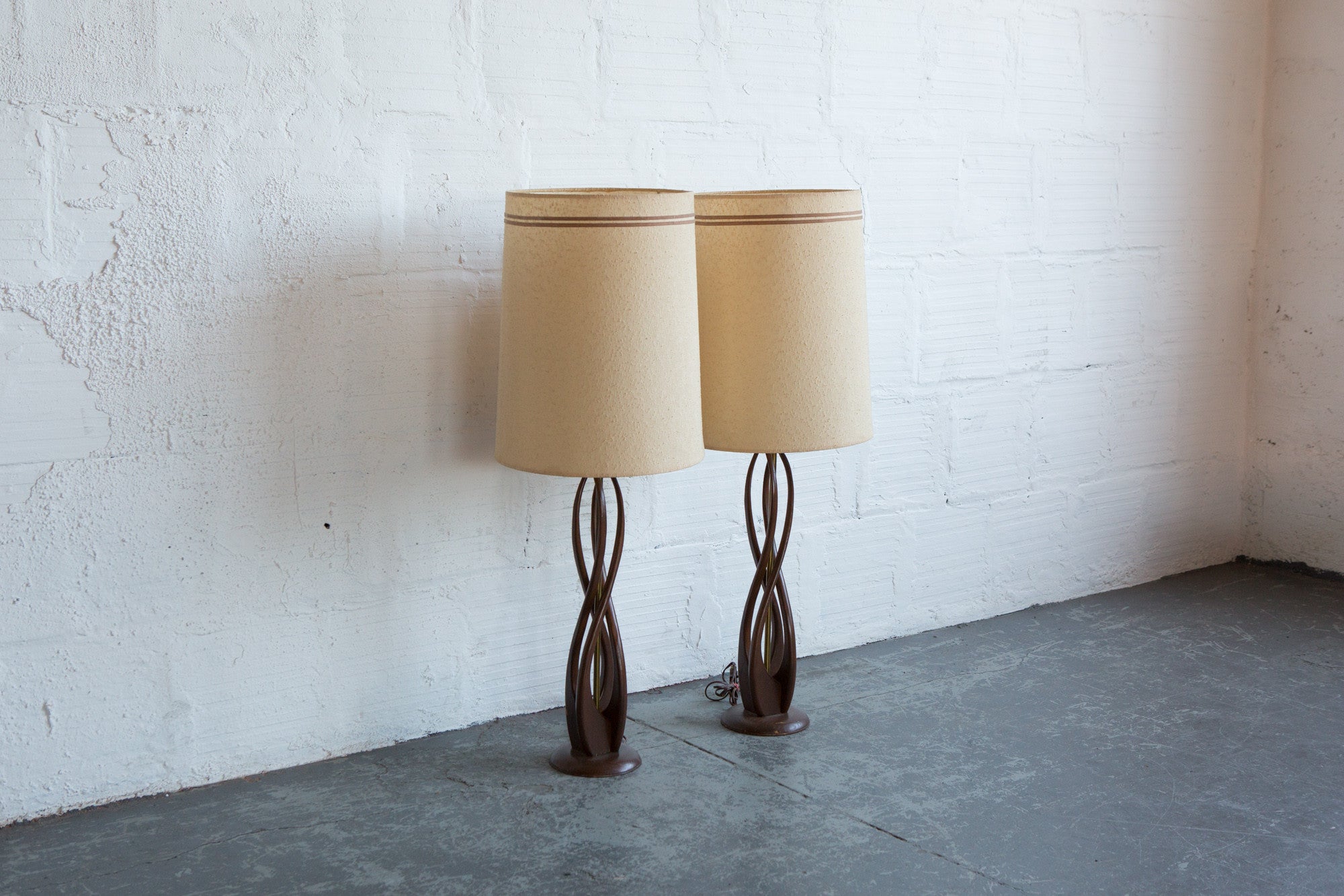 Mcm wood outlet lamp